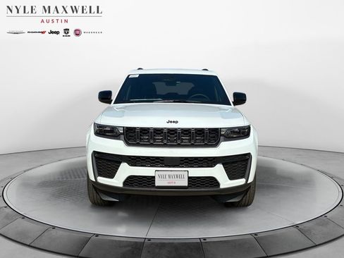 New 2026 Jeep Grand Cherokee Altitude image 18