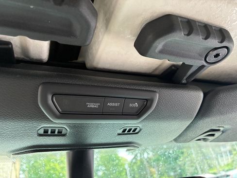 Used 2023 Jeep Gladiator Mojave AWD/4WD image 45