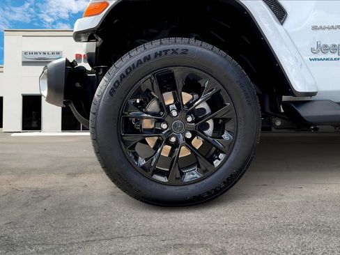 Used 2024 Jeep Wrangler Sahara image 8