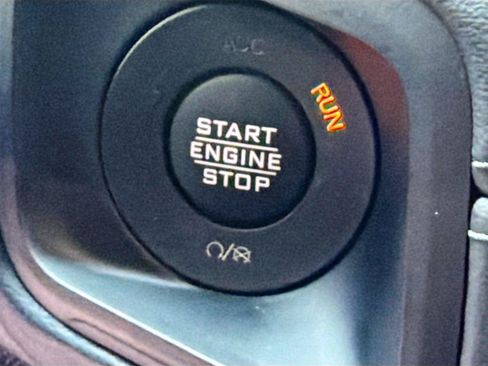 Used 2025 Jeep Wrangler Unlimited Sahara AWD/4WD image 32