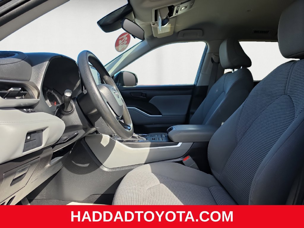 Used 2021 Toyota Highlander L AWD/4WD image 10