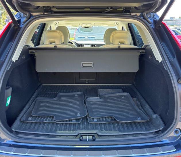 Used 2024 Volvo XC60 B5 Core w/ Protection Package Premier AWD/4WD image 11