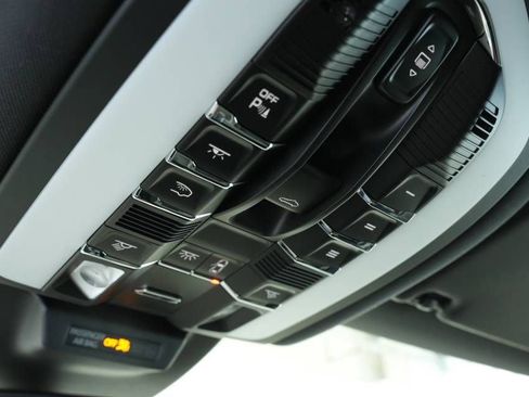 Certified 2026 Porsche Macan AWD/4WD image 36