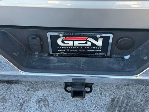 Certified 2025 GMC Sierra 1500 SLT image 33