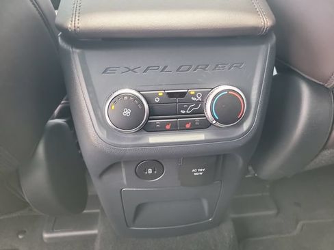 Used 2026 Ford Explorer Platinum RWD image 17