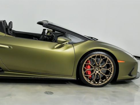 Used 2022 Lamborghini Huracan EVO RWD image 13