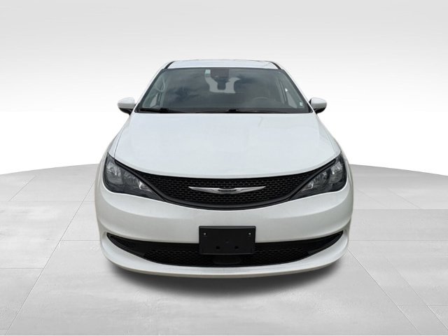 Used 2023 Chrysler Voyager LX FWD image 8