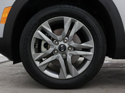 Used 2021 Kia Seltos S AWD/4WD image 12