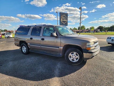 Used 2004 Chevrolet Suburban LS w/ Preferred Equipment Group RWD image 4