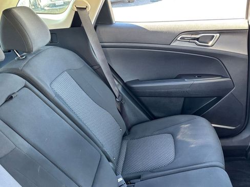Used 2025 Kia Sportage LX image 36