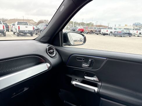 Used 2024 Mercedes-Benz GLB 250 image 16