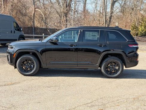 New 2026 Jeep Grand Cherokee Laredo image 6