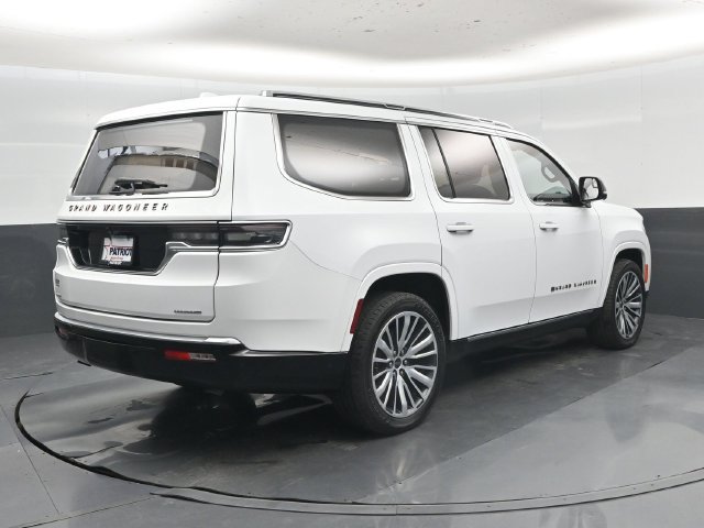 Used 2023 Jeep Grand Wagoneer Series III AWD/4WD image 3