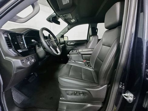 Used 2025 GMC Sierra 1500 SLT AWD/4WD image 12
