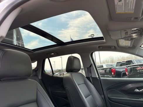 Used 2022 GMC Terrain SLT image 12