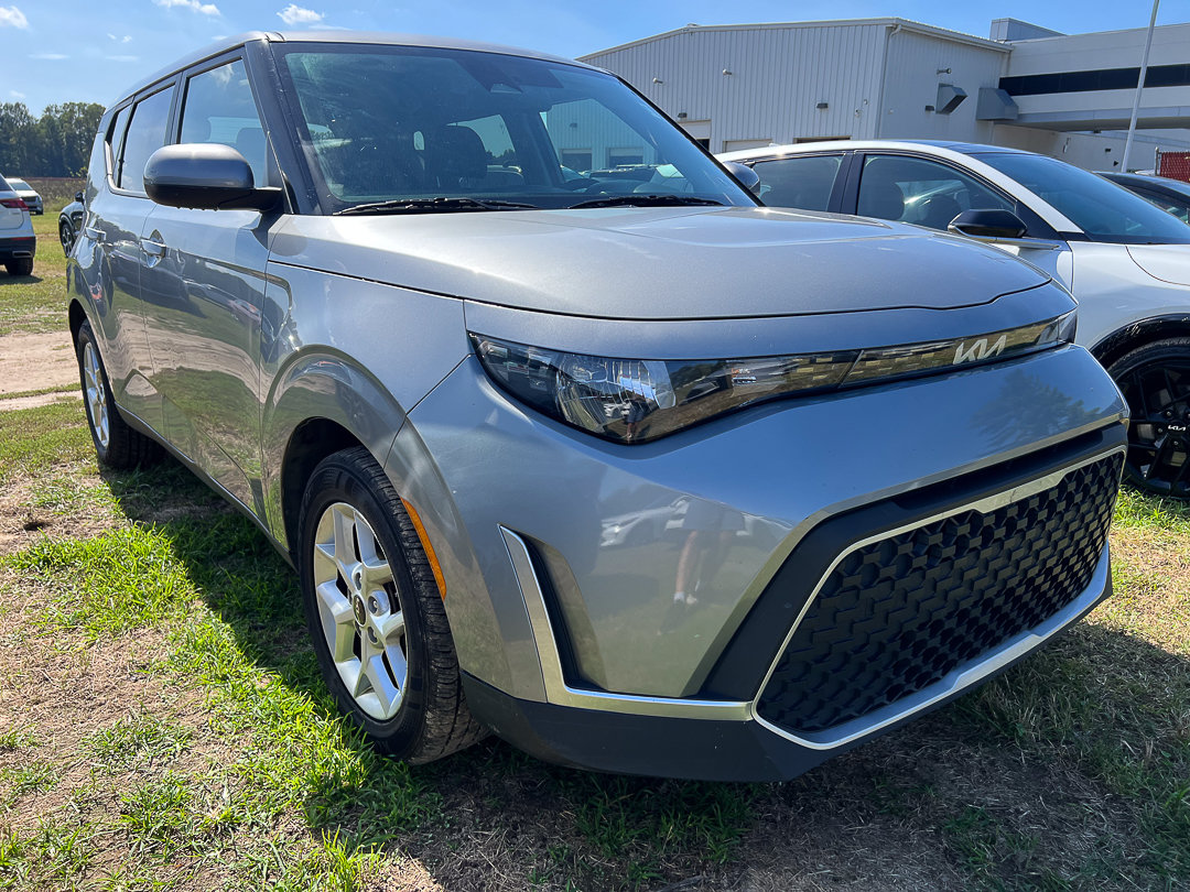 Used 2023 Kia Soul LX w/ Option Group 015 FWD image 7