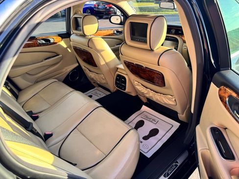 Used 2007 Jaguar XJ8 L image 10