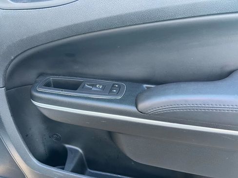 Used 2022 Chrysler 300 Touring w/ Sport Appearance Package image 20