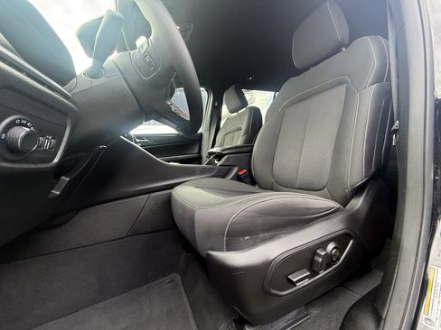 Used 2024 Jeep Grand Cherokee L Laredo image 19