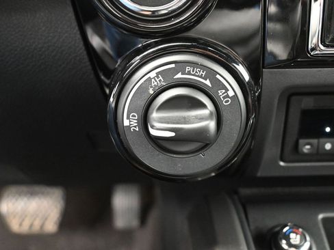 Used 2020 Nissan Titan Platinum Reserve image 29