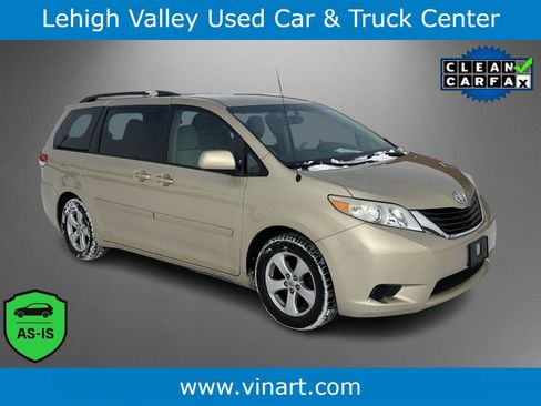 Used 2012 Toyota Sienna LE image 1