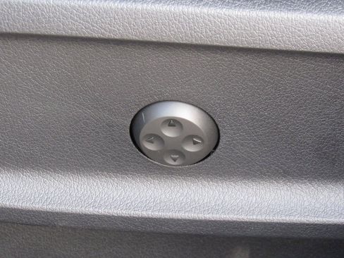 New 2025 Mercedes-Benz GLB 250 4MATIC image 12