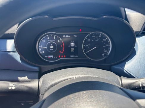 Used 2025 Nissan Versa SV FWD image 38