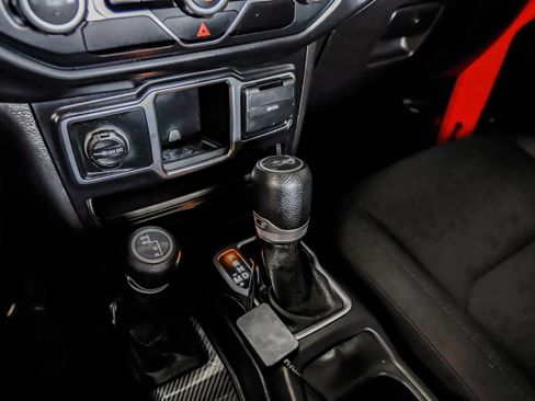 Used 2019 Jeep Wrangler Sport AWD/4WD image 18