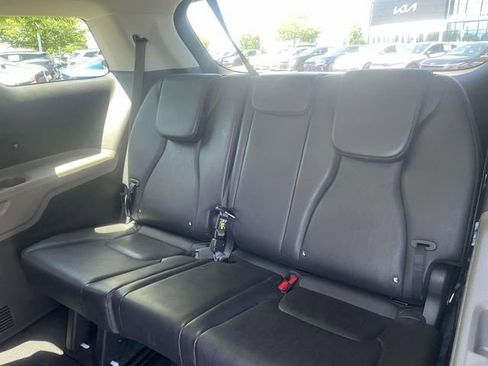 Used 2025 Kia Carnival FWD image 21