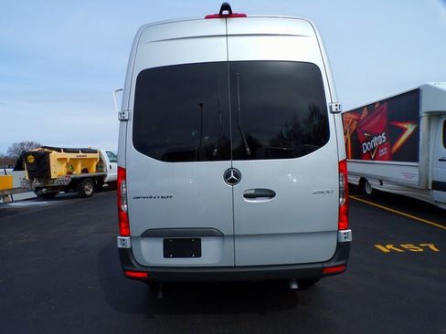 Used 2024 Mercedes-Benz Sprinter 2500 image 7