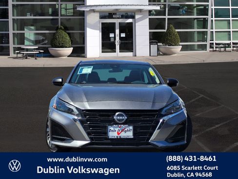 Used 2024 Nissan Altima 2.5 SV image 2