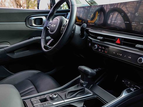 Certified 2025 Kia Sorento S image 26