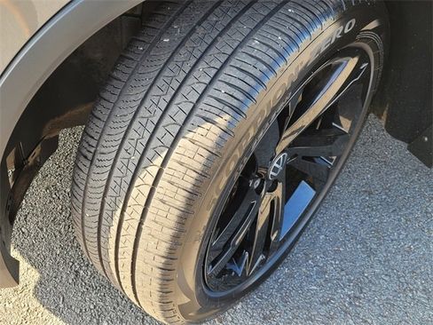 Used 2024 Volkswagen Tiguan SE R-Line image 23