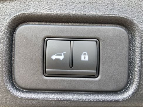 Used 2025 Nissan Pathfinder Platinum w/ Cargo Package FWD image 11