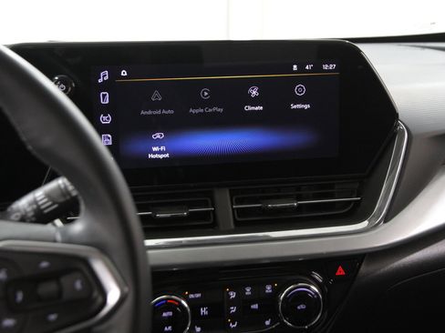 Certified 2024 Chevrolet Trax LT w/ Sunroof Package image 9