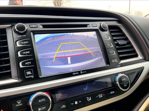 Used 2015 Toyota Highlander Limited image 26