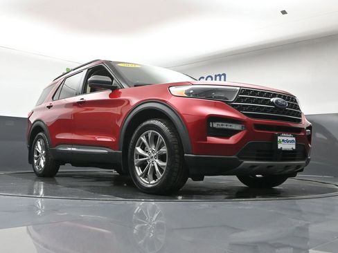 Used 2021 Ford Explorer XLT w/ Equipment Group 202A image 23