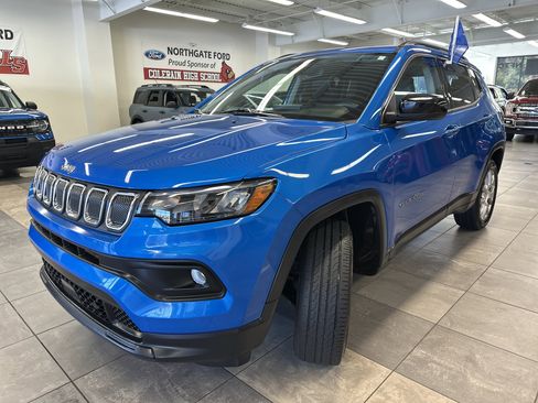 Used 2022 Jeep Compass Latitude w/ Sun and Sound Group image 17