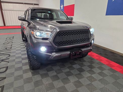 Used 2016 Toyota Tacoma TRD Sport image 23
