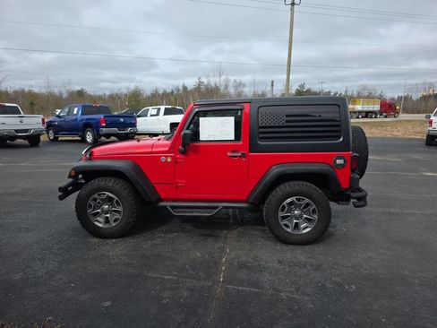 Used 2015 Jeep Wrangler Rubicon w/ Power Convenience Group image 9