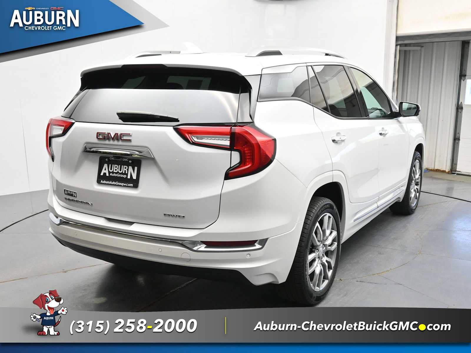 Used 2024 GMC Terrain Denali w/ Denali Premium Package AWD/4WD image 17