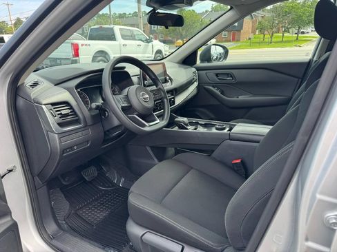 Used 2024 Nissan Rogue S AWD/4WD image 15