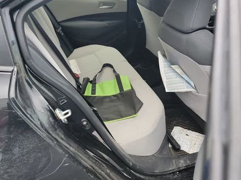 Used 2020 Toyota Corolla LE image 3