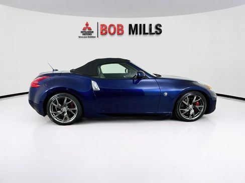 Used 2016 Nissan 370Z Touring Sport RWD image 8