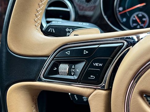 Used 2017 Bentley Bentayga image 41