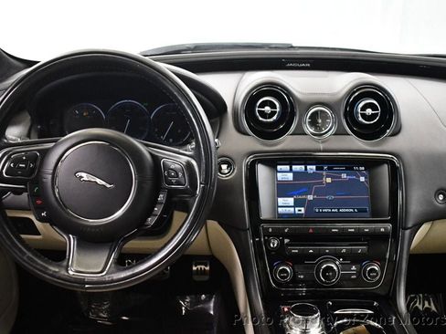 Used 2015 Jaguar XJ image 29