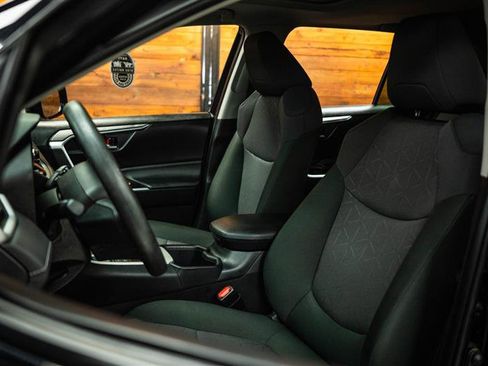 Used 2025 Toyota RAV4 XLE w/ Convenience Package image 10