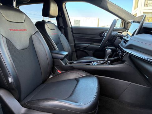 Used 2025 Jeep Compass Trailhawk image 35