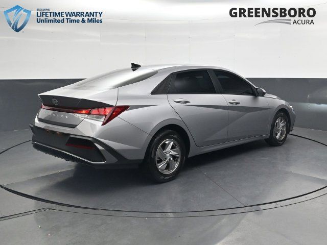 Used 2025 Hyundai Elantra SE FWD image 5