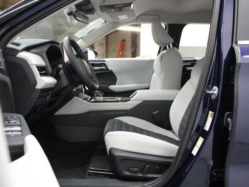 New 2025 Mitsubishi Outlander SE image 6